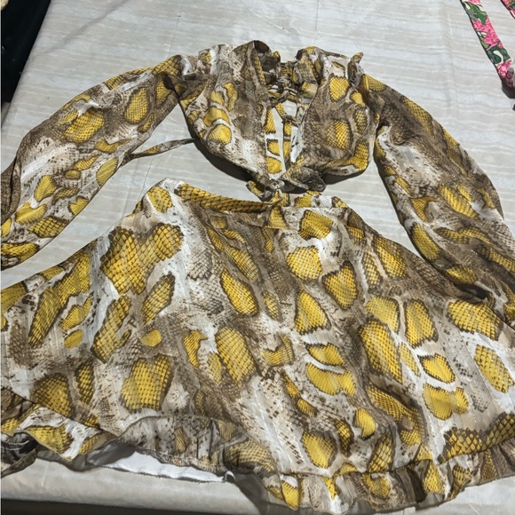 Elegant Yellow and Brown Snake Print Long Sleeve Dress - Picture 2 of 3